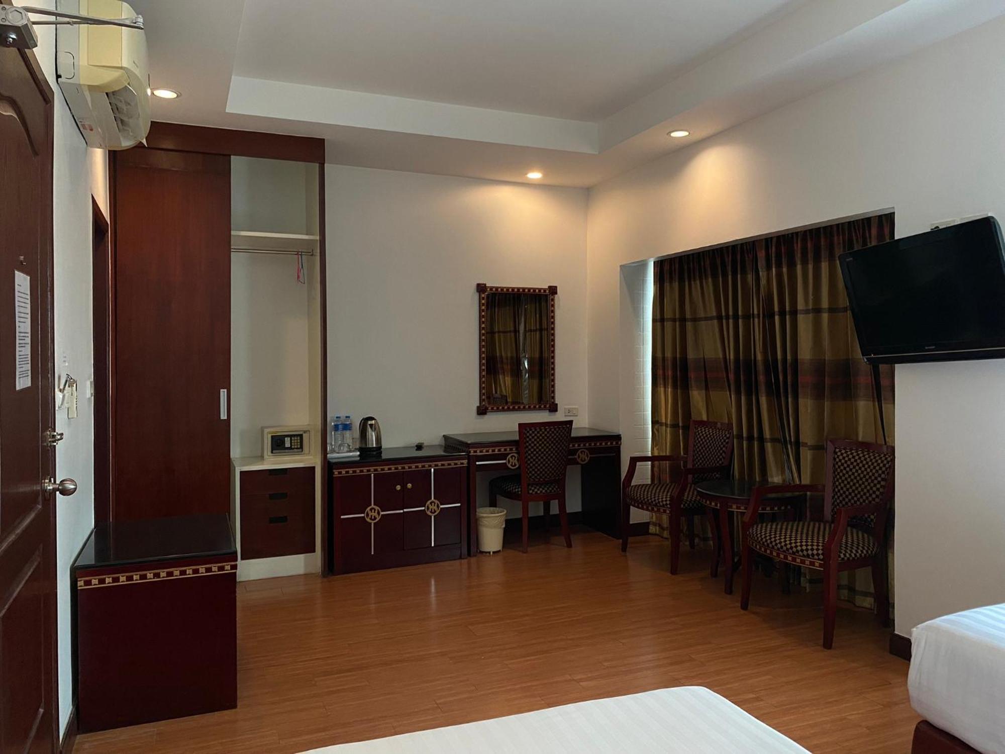 Jomtien Hisotel Екстер'єр фото