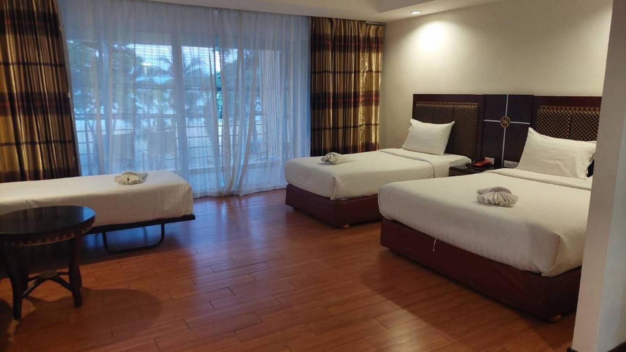Jomtien Hisotel Екстер'єр фото